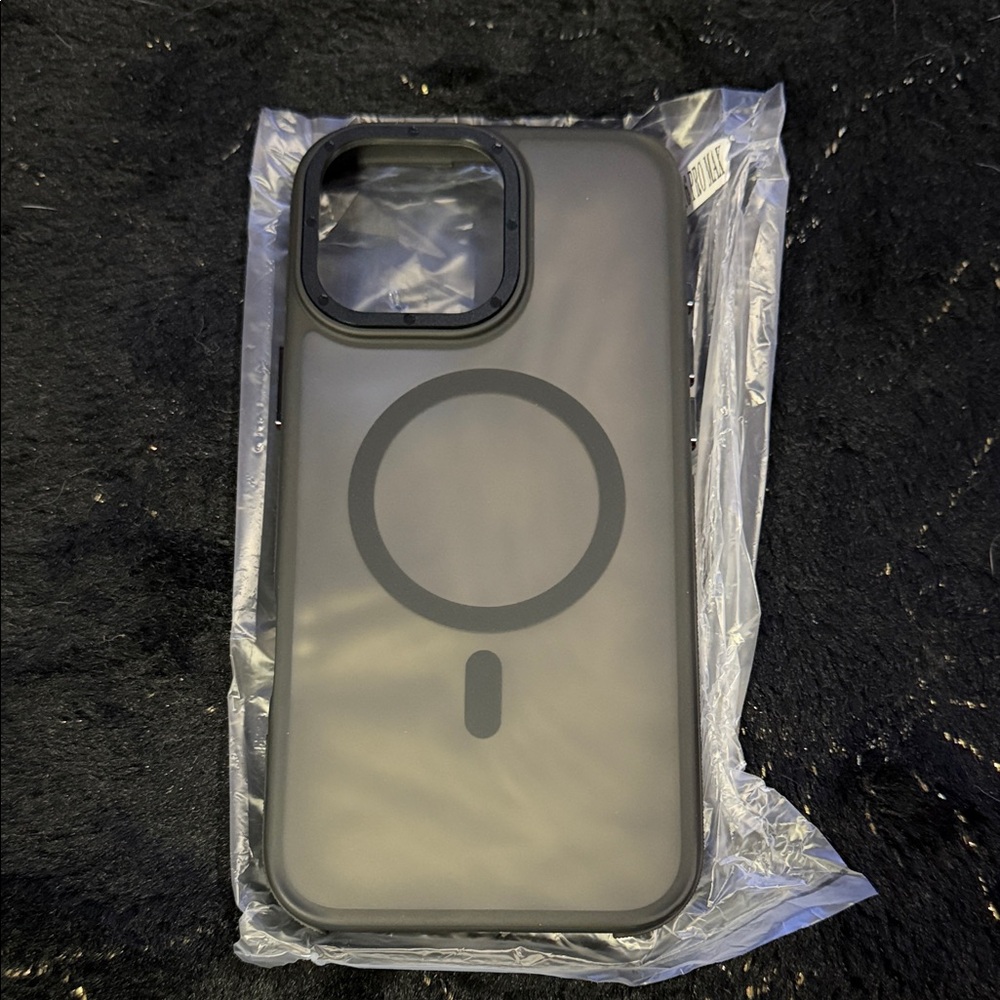 iPhone 16 Pro Max black magnetic phone case NWT